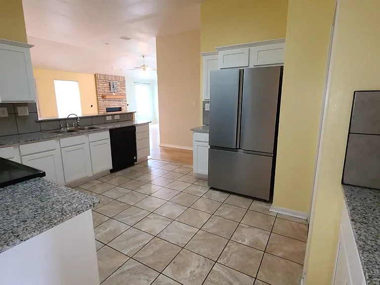 2801 Wisteria 4 kitchen (7)_04232024