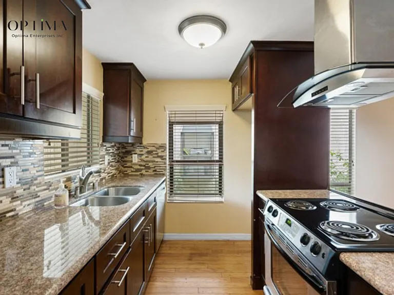 18411 Hatteras St #140 — Photo 3