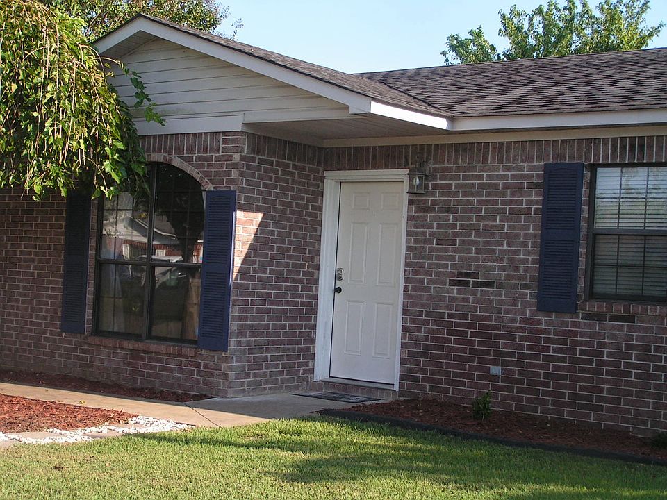 1st image of 200 Hilltop Dr
