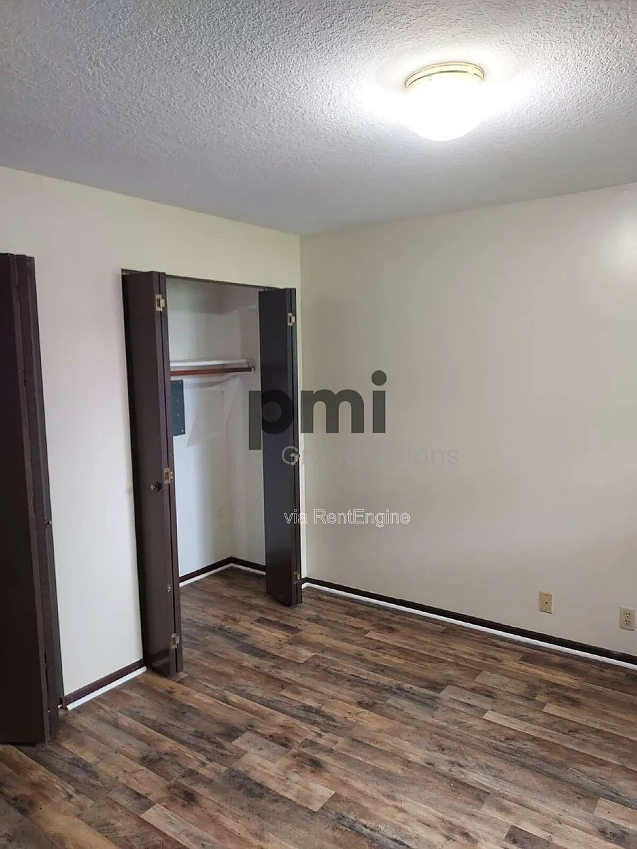 Building Photo - 333 Southland Dr #13