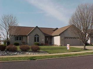 1605 El Camino Dr, Pekin, IL