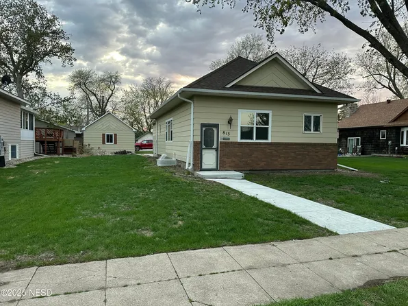 813 2nd St NE, Watertown, SD 57201