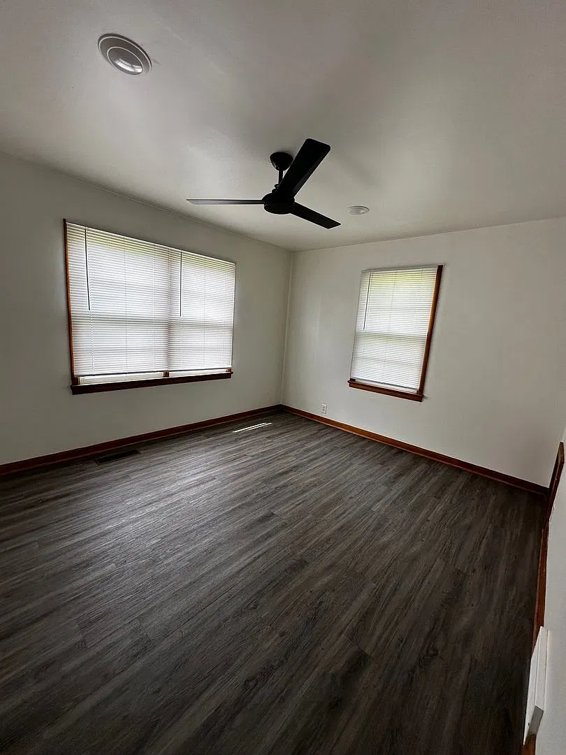 Residence or Office on Corner Lot! — Photo 3