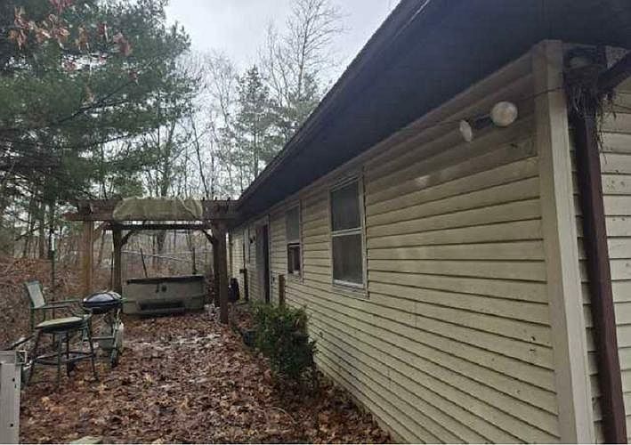 2nd image of 1032 Imperial Woods Dr