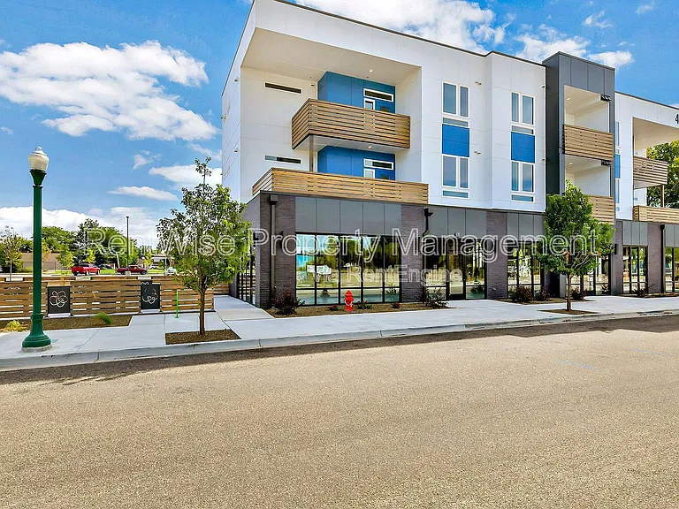 Parkway Apartments — Photo 30