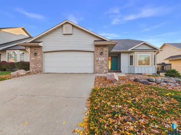 228 N Penstemon Ave, Sioux Falls, SD 57110