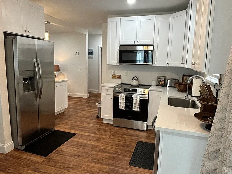 402 Hillside Ave #402 — Photo 8