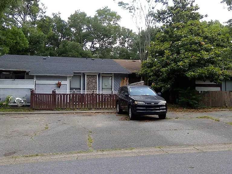 8380 Country Walk Dr #B — Photo 1