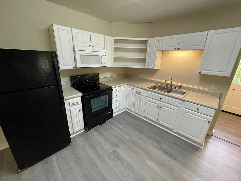442 Greenleaf St — Photo 8