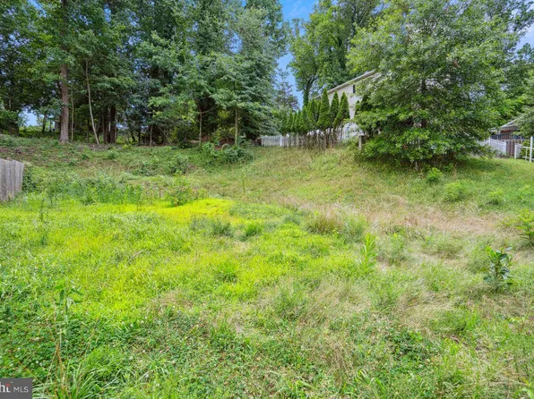 5271 Temple Hill Rd, Temple Hills, MD 20748