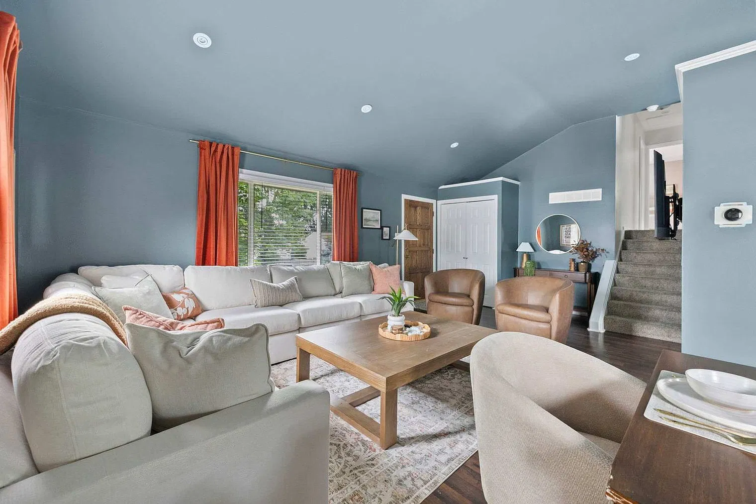 3 bed, 1.0 bath, 1474 sqft, $8,483 — Photo 3
