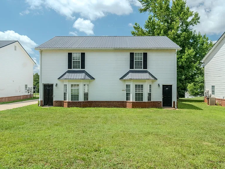 147 Westchester Cir — Photo 1