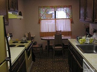 3rd image of 405 Cabot Ct E