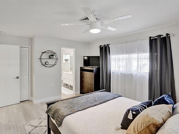 4th image of 3220 SE 11th St #A