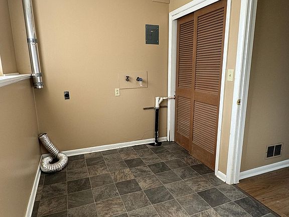 4th image of 843 S Hillcrest St #843