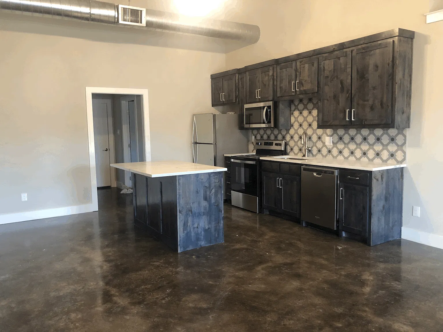 3 bed, 1350 sqft, $3,650 — Photo 1