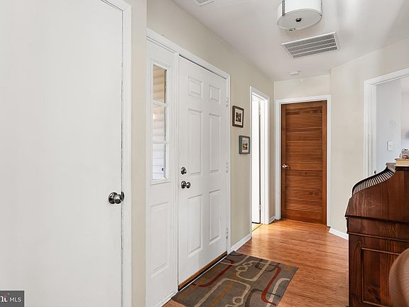 3rd image of 87 Woodlake Dr