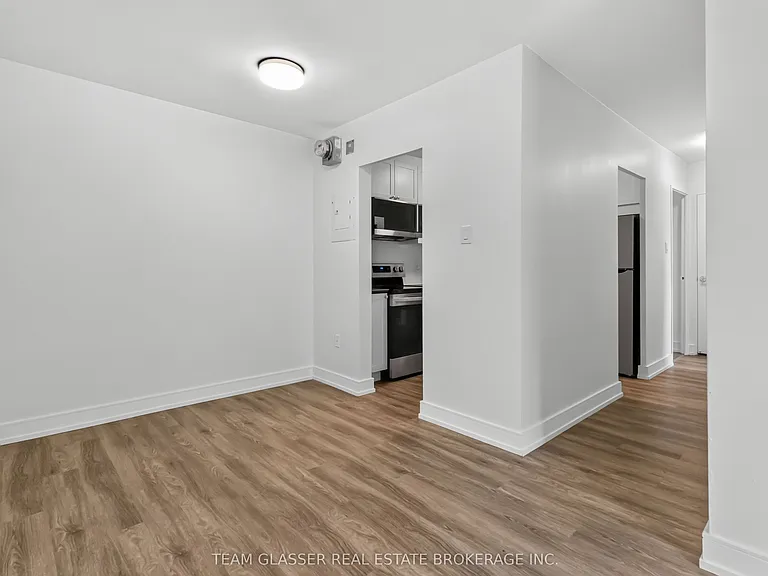 735 Wonderland Rd S #302 — Photo 8