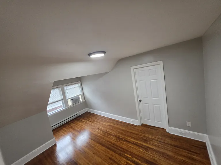 715 Oak Hill Ave #3 — Photo 8