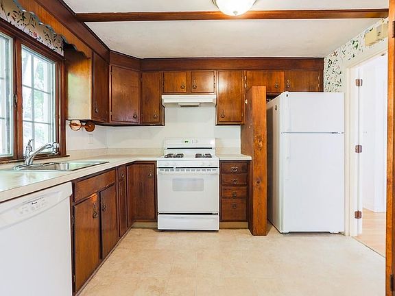 2nd image of 107 W Shore Dr #0