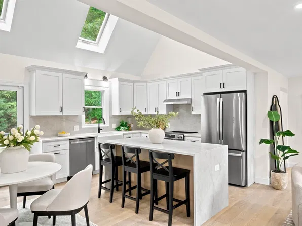 21 Old Barn Rd, Plymouth, MA 02360