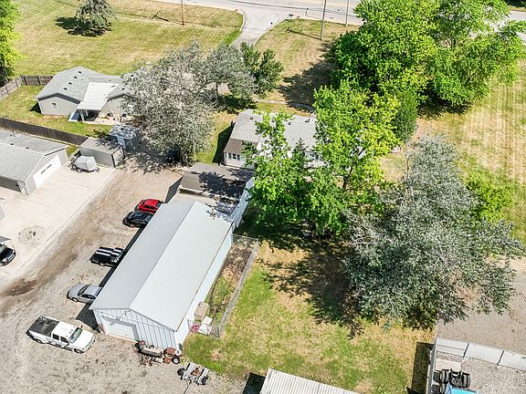 2nd image of 21 E Romeo Rd