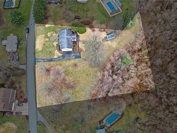 4th image of 1 Royal Oaks Dr