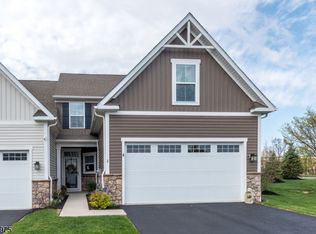 2 Sharp Shinned Ct, Washington, NJ 07882