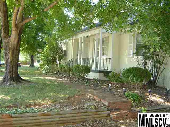 1282 12th Street Dr NW, Hickory, NC 28601