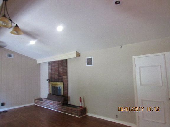 3rd image of 2059 Airport Dr