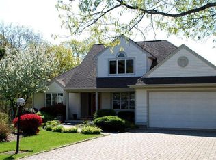 95 Bayshore Dr, Mashpee, MA 02649