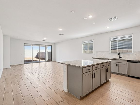 Visara - Lilac Interior Image 5