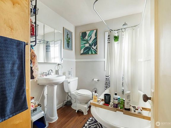 5th image of 906 15th St APT 3