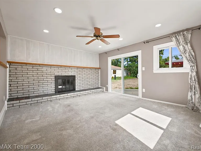 31906 Cambridge St — Photo 19