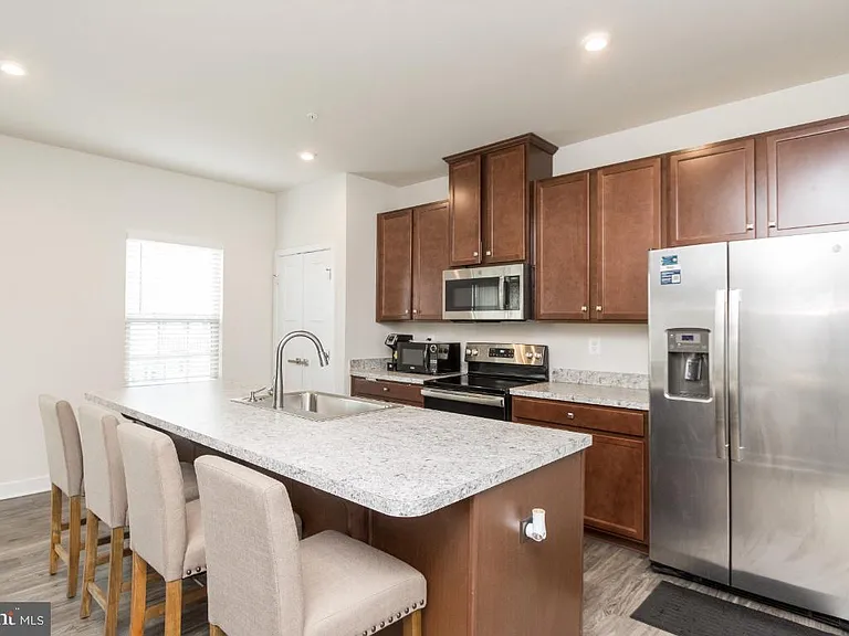10605 Brewerton Ln — Photo 2