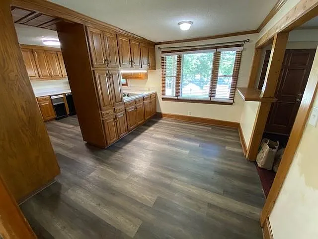 100 Echo Ave — Photo 2