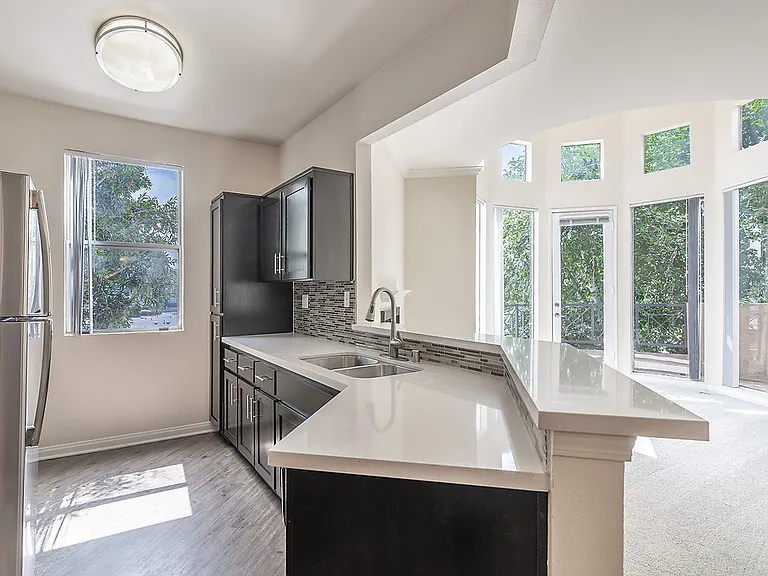Regency at Encino — Photo 9