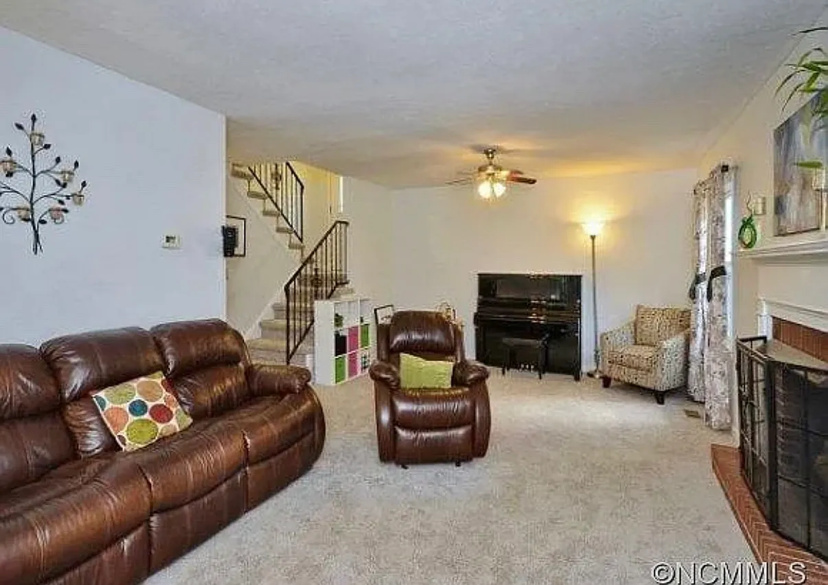 Judsen Ln, Hendersonville — Photo 2