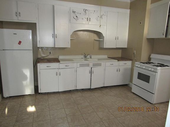 2nd image of 129 S Main St APT 1
