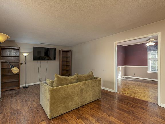 5th image of 136 Mossland Dr