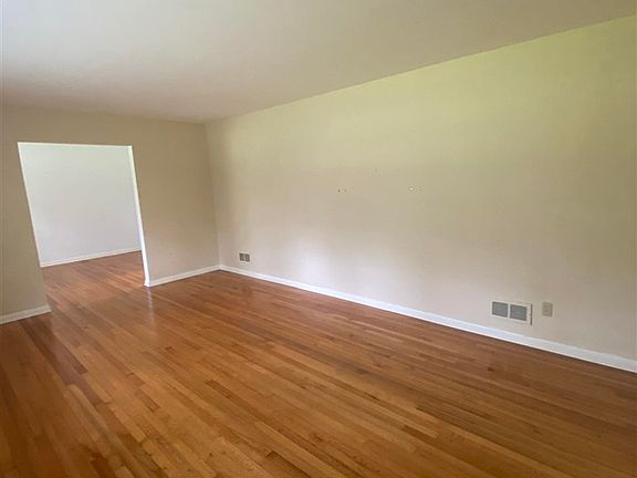4th image of 1006 Ivanhoe Rd