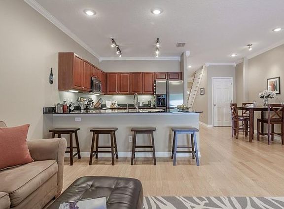 5th image of 3810 W Deleon St #2