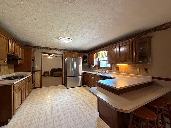 3rd image of 137 Arion Rd