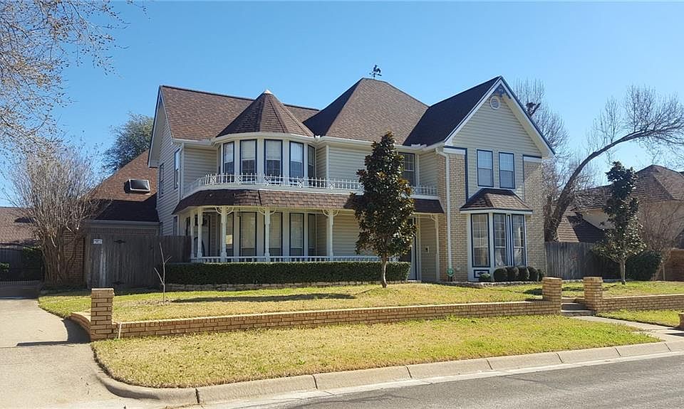 1st image of 2715 Shadow Wood Dr