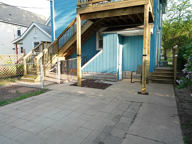 413 19th Ave NE #1 — Photo 21