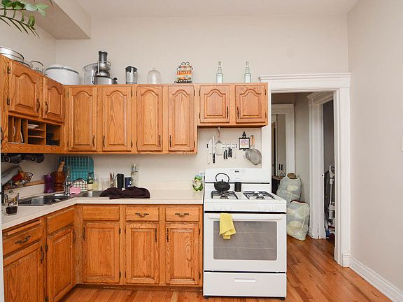 2nd image of 1407 W Erie St APT 3R