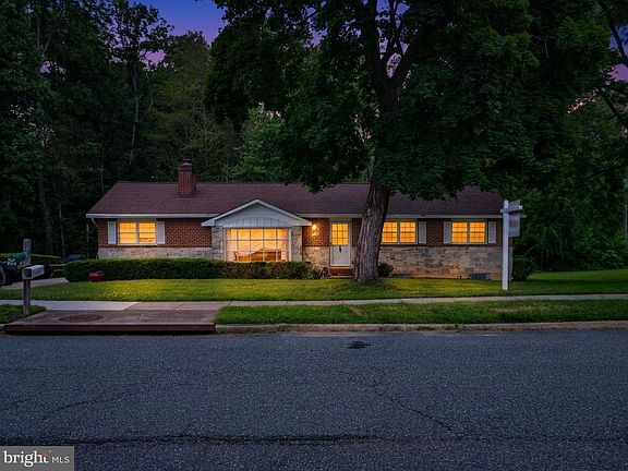 2nd image of 3 Linwood Ct