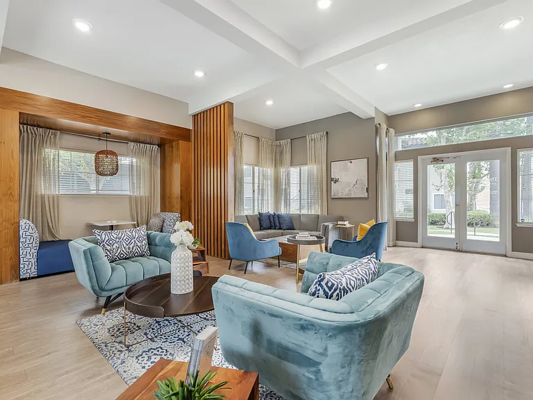 The clubhouse offers a variety of seating options, perfect for WFH residents looking to switch up their workspace or for friends gathering in a comfortable, communal setting.