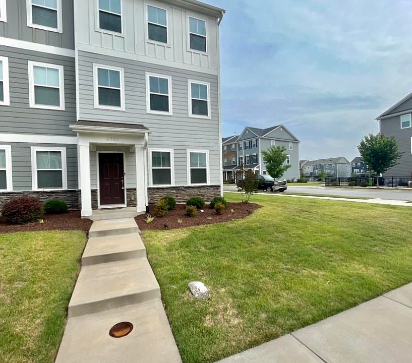 1st image of 6000 Giddings St