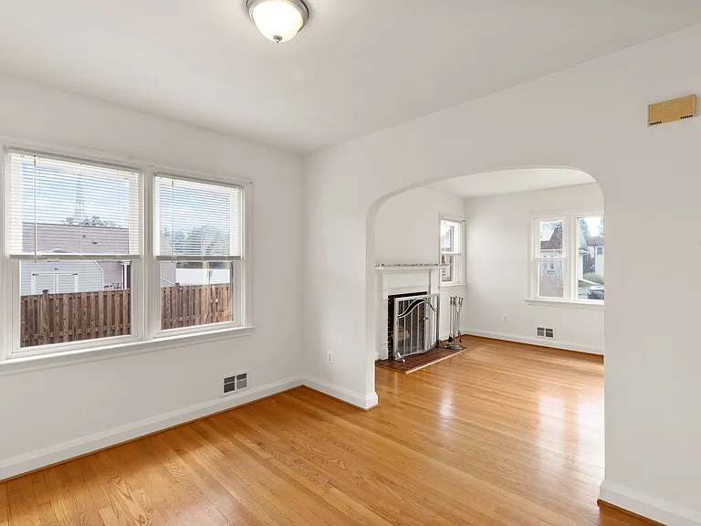 16 Homestead St — Photo 11
